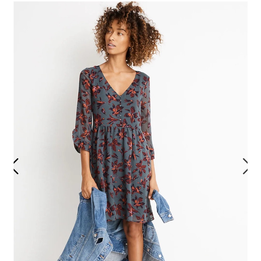 Moonblossom Ruffle-Sleeve Dress in Winter Orchid 00